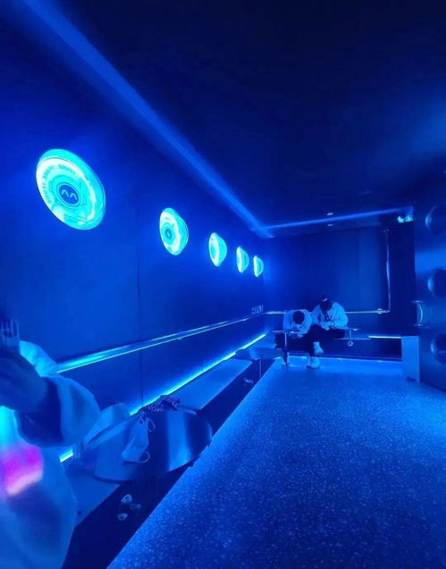 書(shū)亦燒仙草太空艙門(mén)店 科技感十足的新潮飲空間